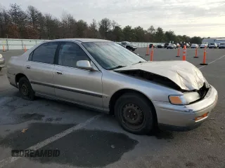 1994 Honda Accord LX with VIN 1HGCD5635RA177586, listed as a Copart auction lot 85331804 with 113,195 mi miles and Salvage Title. Bid and sale history available at carsss.com. Image 4.