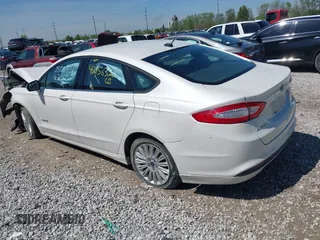 2013 Ford Fusion SE Hybrid z VIN 3FA6P0LU9DR349321, wystawiony jako IAAI lot #42156321 z przebiegiem 90 688 mil mil oraz . Historia ofert i sprzedaży dostępna na DreamBid. Obrazek 3.