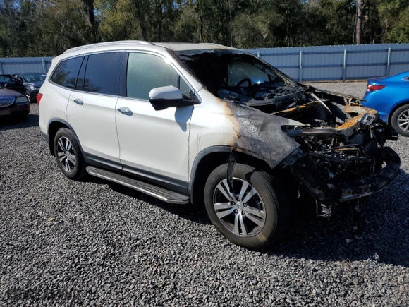 2017 Honda Pilot Touring with VIN 5FNYF5H91HB032647, listed as a Copart auction lot 46278165 with 0 mi miles and Non Repairable. Bid and sale history available at carsss.com. Image 4.