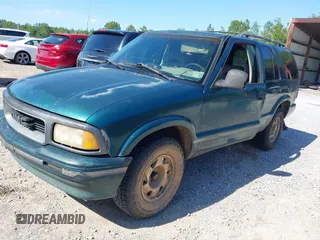 1997 GMC Jimmy SLE z VIN 1GKCS13W0V2524634, wystawiony jako IAAI lot #42196586 z przebiegiem 371 254 mil mil oraz . Historia ofert i sprzedaży dostępna na DreamBid. Obrazek 2.