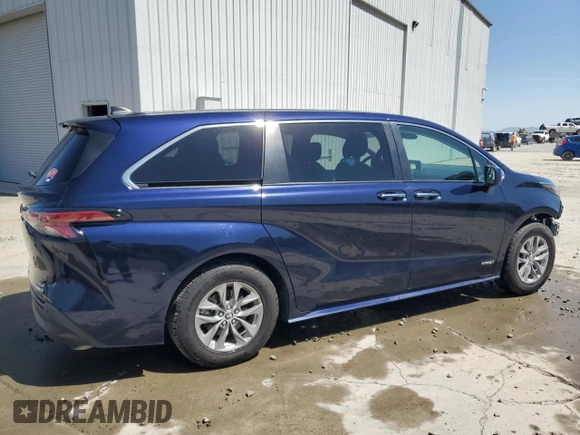 2021 Toyota Sienna XLE with VIN 5TDYSKFC8MS032403, listed as a Copart auction lot 52438625 with 48,738 mi miles and Salvage Title. Bid and sale history available at DreamBid. Image 3.