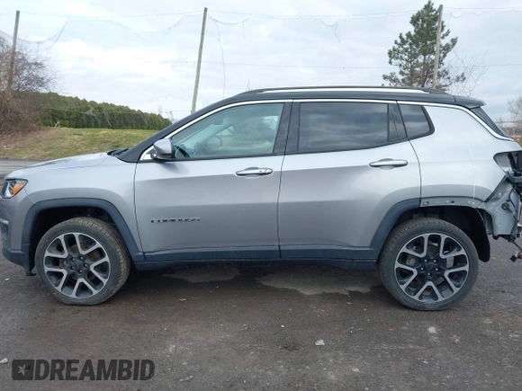 2018 Jeep Compass Limited with VIN 3C4NJDCB4JT400252, listed as a IAAI auction lot 41838268 with 31,407 mi miles. Bid and sale history available at carsss.com. Image 15.