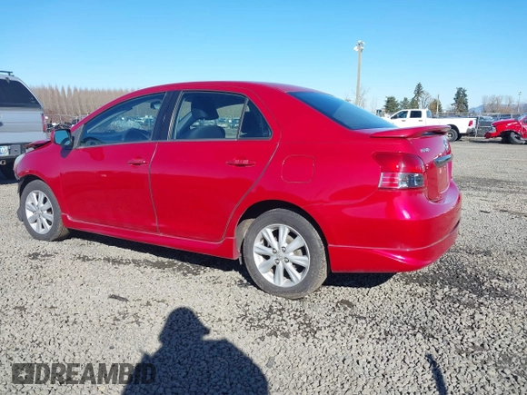 2009 Toyota Yaris z VIN JTDBT903391315199, wystawiony jako IAAI lot #41557557 z przebiegiem 188 971 mil mil oraz . Historia ofert i sprzedaży dostępna na DreamBid. Obrazek 3.