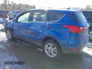 2019 Ford Escape SE z VIN 1FMCU9GD6KUA26821, wystawiony jako IAAI lot #41615726 z przebiegiem 98 071 mil mil oraz . Historia ofert i sprzedaży dostępna na DreamBid. Obrazek 3.