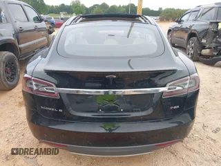 2014 Tesla Model S 60 z VIN 5YJSA1H10EFP34137, wystawiony jako IAAI lot #42311565 z przebiegiem Nie podano mil oraz . Historia ofert i sprzedaży dostępna na DreamBid. Obrazek 15.