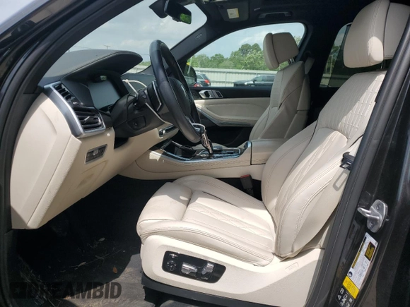 2021 BMW X5 xDrive40i z VIN 5UXCR6C0XM9E79726, wystawiony jako Copart lot #53889335 z przebiegiem 64 221 mil mil oraz Szkoda całkowita • Salvage title. Historia ofert i sprzedaży dostępna na DreamBid. Obrazek 7.