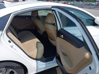 2013 Hyundai Sonata GLS z VIN 5NPEB4AC0DH566586, wystawiony jako IAAI lot #42329993 z przebiegiem 118 089 mil mil oraz . Historia ofert i sprzedaży dostępna na DreamBid. Obrazek 8.