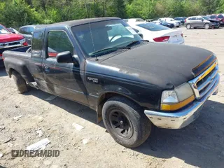 1998 Ford Ranger XL with VIN 1FTYR14U1WTA60680, listed as a IAAI auction lot 42033028 with 257,483 mi miles. Bid and sale history available at carsss.com. Image 1.