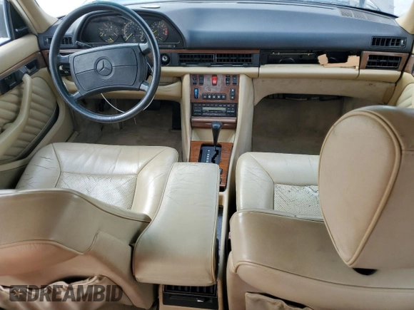 1989 Mercedes-Benz 300 300SE z VIN WDBCA24D1KA433423, wystawiony jako Copart lot #58725775 z przebiegiem 281 775 mil mil oraz Szkoda całkowita • Salvage title. Historia ofert i sprzedaży dostępna na DreamBid. Obrazek 8.