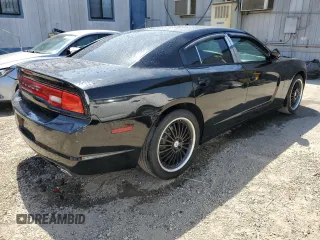 2013 Dodge Charger SE z VIN 2C3CDXBG6DH509939, wystawiony jako Copart lot #57851415 z przebiegiem 182 634 mil mil oraz Szkody całkowita. Historia ofert i sprzedaży dostępna na DreamBid. Obrazek 3.