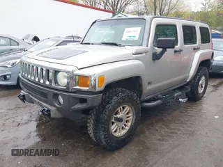 2006 Hummer H3 with VIN 5GTDN136168189138, listed as a IAAI auction lot 42012951 with 209,548 mi miles. Bid and sale history available at carsss.com. Image 2.