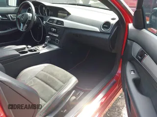 2013 Mercedes-Benz C 250 с VIN WDDGJ4HB9DF963125, выставлен на аукционе IAAI как лот 42725863 с пробегом 71 413 миль миль и . История ставок и продаж доступна на DreamBid. Изображение 5.