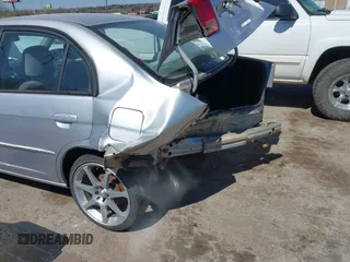 2002 Honda Civic LX with VIN 1HGES15562L039463, listed as a IAAI auction lot 41851232 with 173,411 mi miles. Bid and sale history available at carsss.com. Image 6.
