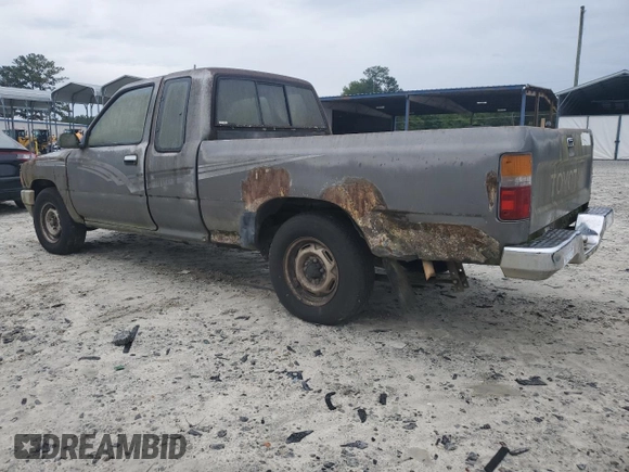 1989 Toyota Pickup DLX z VIN JT4RN93P5K0008068, wystawiony jako Copart lot #58843695 z przebiegiem 285 895 mil mil oraz Czysty tytuł • Clean title. Historia ofert i sprzedaży dostępna na DreamBid. Obrazek 2.