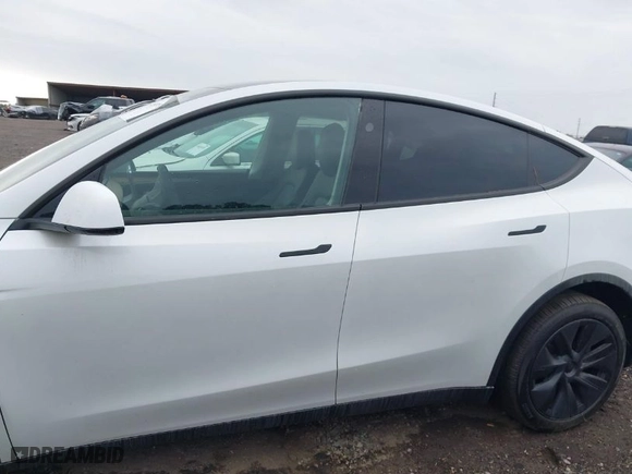 2024 Tesla Model Y with VIN 7SAYGDED5RA333553, listed as a IAAI auction lot 40809117 with NaN miles. Bid and sale history available at carsss.com. Image 14.