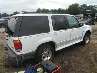 1997 Ford Explorer XLT z VIN 1FMDU35P5VUD09276, wystawiony jako IAAI lot #42221438 z przebiegiem 152 881 mil mil oraz . Historia ofert i sprzedaży dostępna na DreamBid. Obrazek 4.