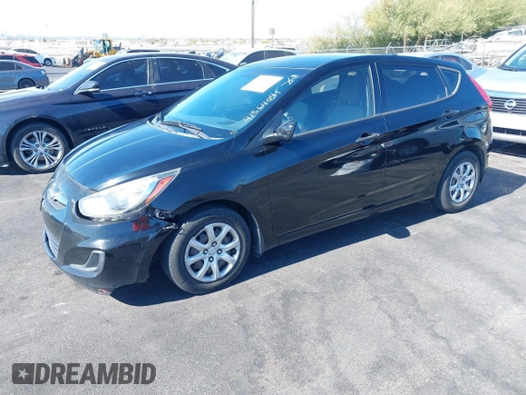 2013 Hyundai Accent GS z VIN KMHCT5AE7DU132081, wystawiony jako IAAI lot #41564041 z przebiegiem 181 833 mil mil oraz . Historia ofert i sprzedaży dostępna na DreamBid. Obrazek 2.