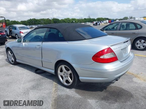 2007 Mercedes-Benz CLK 550 with VIN WDBTK72F37F222068, listed as a IAAI auction lot 42124732 with 169,442 mi miles and . Bid and sale history available at carsss.com. Image 3.