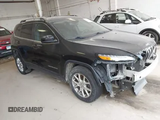 2015 Jeep Cherokee Latitude z VIN 1C4PJMCB4FW744030, wystawiony jako IAAI lot #42343409 z przebiegiem 146 591 mil mil oraz . Historia ofert i sprzedaży dostępna na DreamBid. Obrazek 1.