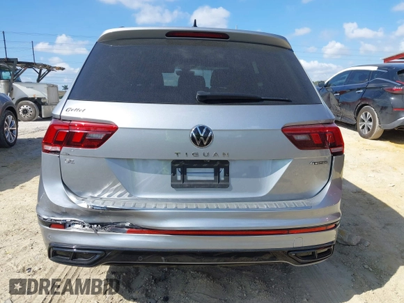 2022 Volkswagen Tiguan SE R-Line Black z VIN 3VV8B7AX3NM168318, wystawiony jako IAAI lot #41530361 z przebiegiem 31 226 mil mil oraz . Historia ofert i sprzedaży dostępna na DreamBid. Obrazek 16.