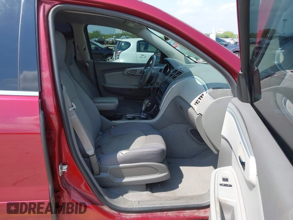 2011 Chevrolet Traverse 1LT z VIN 1GNKRGED8BJ286753, wystawiony jako IAAI lot #42107568 z przebiegiem 178 663 mil mil oraz . Historia ofert i sprzedaży dostępna na DreamBid. Obrazek 5.