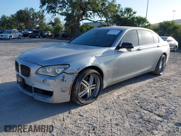 2013 BMW 7 Series 750Li xDrive with VIN WBAYF8C52DD140831, listed as a IAAI auction lot 41941071 with 207,251 mi miles. Bid and sale history available at carsss.com. Image 20.
