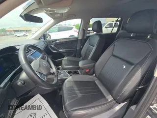 2024 Volkswagen Tiguan SE with VIN 3VV3B7AX6RM103866, listed as a IAAI auction lot 42751181 with 31,978 mi miles and . Bid and sale history available at DreamBid. Image 4.