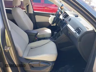 2018 Volkswagen Tiguan SEL z VIN 3VV3B7AXXJM205725, wystawiony jako IAAI lot #42285557 z przebiegiem 83 644 mil mil oraz . Historia ofert i sprzedaży dostępna na DreamBid. Obrazek 5.