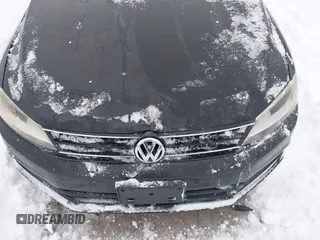 2015 Volkswagen Jetta SE z VIN 3VWD17AJ8FM321933, wystawiony jako IAAI lot #41177805 z przebiegiem 125 987 mil mil oraz . Historia ofert i sprzedaży dostępna na DreamBid. Obrazek 6.