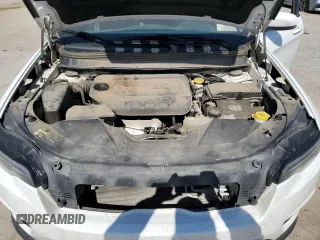 2019 Jeep Cherokee Latitude Plus z VIN 1C4PJLLB9KD373060, wystawiony jako Copart lot #56475895 z przebiegiem 91 018 mil mil oraz Szkoda całkowita • Salvage title. Historia ofert i sprzedaży dostępna na DreamBid. Obrazek 12.
