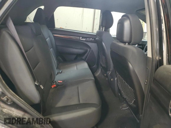 2012 Kia Sorento LX z VIN 5XYKTCA62CG209291, wystawiony jako Copart lot #57133005 z przebiegiem 423 888 mil mil oraz Czysty tytuł • Clean title. Historia ofert i sprzedaży dostępna na DreamBid. Obrazek 11.