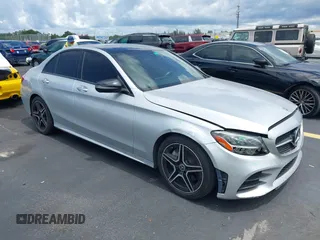 2021 Mercedes-Benz C 300 z VIN W1KWF8DB3MR651648, wystawiony jako IAAI lot #42598403 z przebiegiem 95 609 mil mil oraz . Historia ofert i sprzedaży dostępna na DreamBid. Obrazek 1.