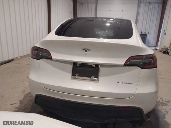 2021 Tesla Model Y Long Range with VIN 5YJYGDEE5MF266034, listed as a IAAI auction lot 41297819 with NaN miles. Bid and sale history available at carsss.com. Image 17.