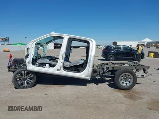 2019 Chevrolet Silverado 1500 High Country with VIN 1GCUYHEL9KZ249925, listed as a IAAI auction lot 41870963 with 1 mi miles. Bid and sale history available at carsss.com. Image 13.