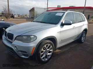 2011 BMW X5 35i with VIN 5UXZV4C5XBL407637, listed as a IAAI auction lot 41454552 with 204,510 mi miles. Bid and sale history available at carsss.com. Image 2.