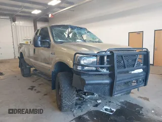2001 Ford Super Duty F-250 XL with VIN 3FTNX21F81MA06613, listed as a IAAI auction lot 41445674 with 206,434 mi miles. Bid and sale history available at carsss.com. Image 1.