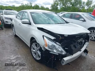 2015 Nissan Altima 2.5 z VIN 1N4AL3APXFN355123, wystawiony jako IAAI lot #42300468 z przebiegiem 96 146 mil mil oraz . Historia ofert i sprzedaży dostępna na DreamBid. Obrazek 1.