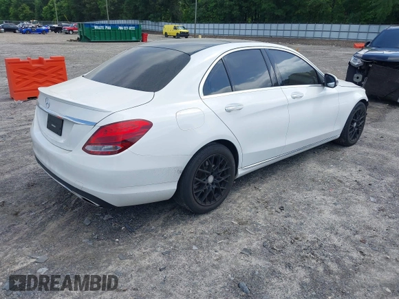 2016 Mercedes-Benz C 300 z VIN 55SWF4JB3GU163946, wystawiony jako IAAI lot #42364271 z przebiegiem 135 157 mil mil oraz . Historia ofert i sprzedaży dostępna na DreamBid. Obrazek 4.