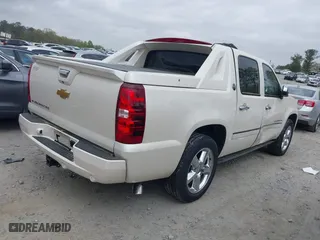 2013 Chevrolet Avalanche LTZ with VIN 3GNTKGE70DG310888, listed as a IAAI auction lot 41918205 with 101,053 mi miles. Bid and sale history available at carsss.com. Image 4.
