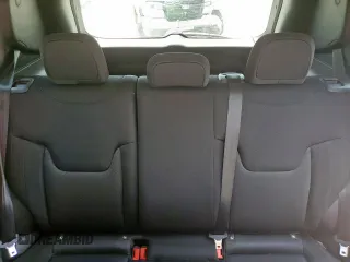 2023 Jeep Renegade Latitude z VIN ZACNJDB13PPP38764, wystawiony jako Copart lot #61810765 z przebiegiem 23 093 mil mil oraz Czysty tytuł • Clean title. Historia ofert i sprzedaży dostępna na DreamBid. Obrazek 10.