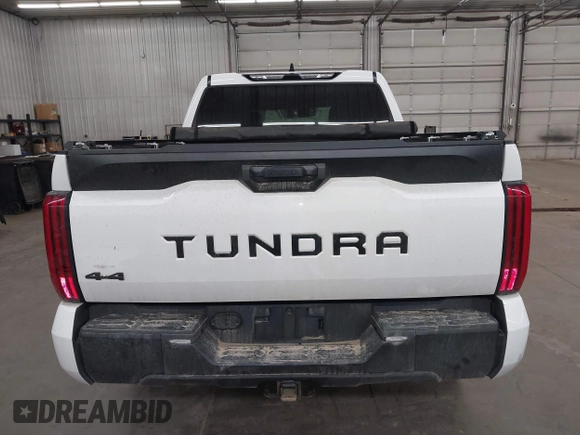 2022 Toyota Tundra SR5 с VIN 5TFLA5DBXNX029202, выставлен на аукционе IAAI как лот 42152386 с пробегом 61 454 миль миль и . История ставок и продаж доступна на DreamBid. Изображение 16.