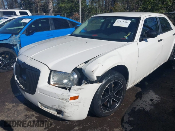 2008 Chrysler 300 LX with VIN 2C3KA43R58H155212, listed as a IAAI auction lot 41812362 with 195,184 mi miles. Bid and sale history available at carsss.com. Image 6.