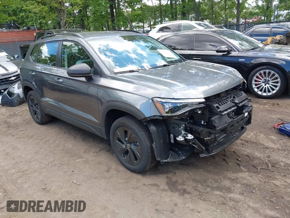 2025 Volkswagen Taos z VIN 3VV5C7B23SM012634, wystawiony jako IAAI lot #42342616 z przebiegiem 4381 mil mil oraz . Historia ofert i sprzedaży dostępna na DreamBid. Obrazek 1.