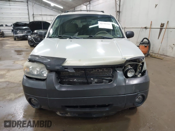 2005 Ford Escape XLT with VIN 1FMYU03115KA29039, listed as a IAAI auction lot 42159988 with 240,047 mi miles and . Bid and sale history available at DreamBid. Image 12.