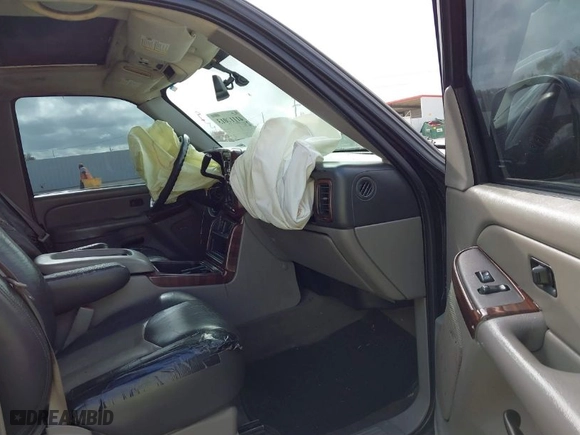 2005 Chevrolet Avalanche LS with VIN 3GNEC12Z35G234691, listed as a IAAI auction lot 41112013 with 1 mi miles. Bid and sale history available at carsss.com. Image 5.
