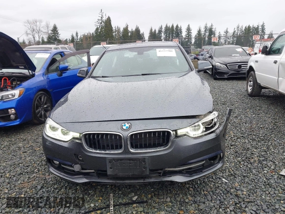 2018 BMW 3 Series 330i xDrive with VIN WBA8D9G56JNU72511, listed as a IAAI auction lot 41237501 with 40,734 mi miles. Bid and sale history available at carsss.com. Image 13.