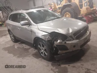 2013 Volvo XC60 T6 with VIN YV4902DZ9D2447347, listed as a IAAI auction lot 41791033 with 165,112 mi miles. Bid and sale history available at carsss.com. Image 1.