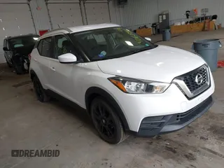 2019 Nissan Kicks SV z VIN 3N1CP5CU7KL498307, wystawiony jako IAAI lot #42168416 z przebiegiem 18 778 mil mil oraz . Historia ofert i sprzedaży dostępna na DreamBid. Obrazek 1.