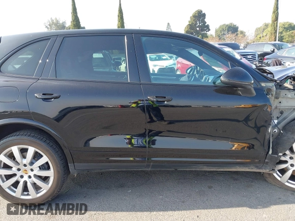 2017 Porsche Cayenne with VIN WP1AA2A29HKA86226, listed as a IAAI auction lot 40999976 with 55,883 mi miles. Bid and sale history available at carsss.com. Image 13.