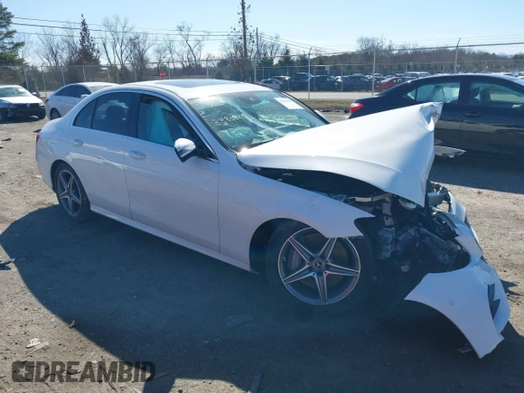 2019 Mercedes-Benz E 300 с VIN WDDZF4JB3KA515414, выставлен на аукционе IAAI как лот 38868239 с пробегом 61 449 миль миль и . История ставок и продаж доступна на DreamBid. Изображение 1.